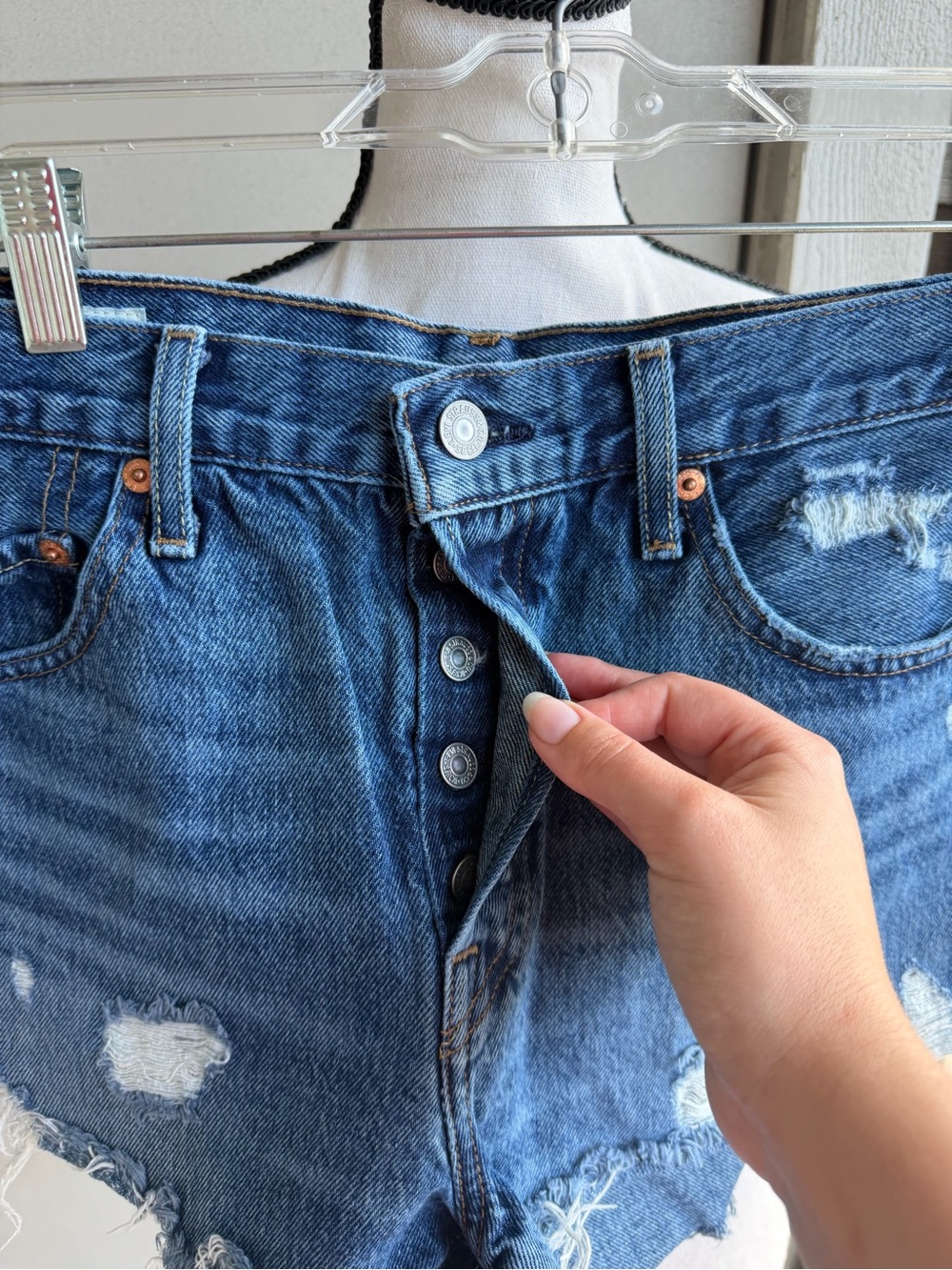 4 Pairs of Denim Distressed Shorts Levi’s & Abercrombie Size 28 - Picture 9 of 16